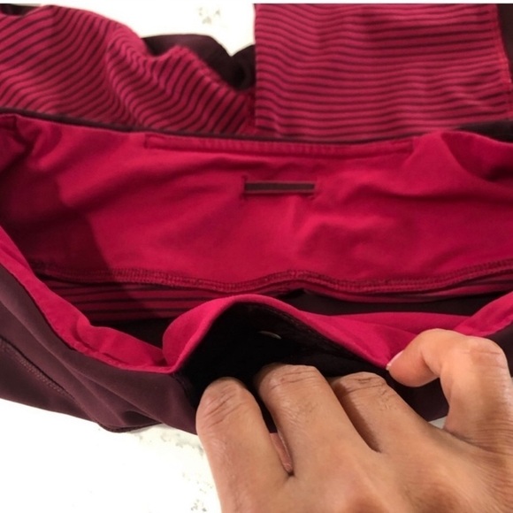 Lululemon low cut crop leggings side pockets red with stripes - Picture 5 of 15